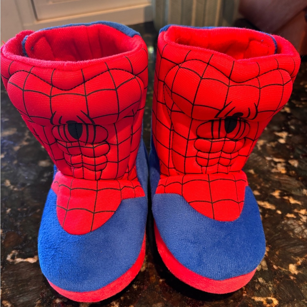 Marvel Red and Blue Spider-Man Slippers, size 7-8